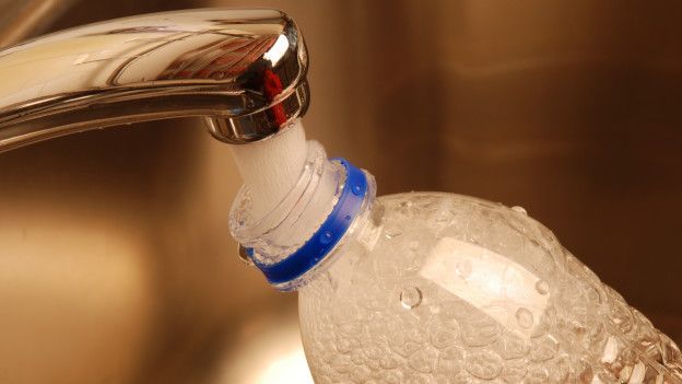 Quais são os riscos de reutilizar garrafa de água